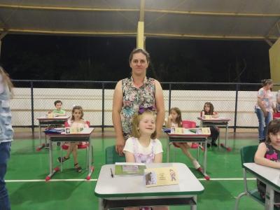 Noite de AutÃ³grafos dos alunos do Jardim 2 da Escola AluÃ­sio Maier foi um verdadeiro sucesso